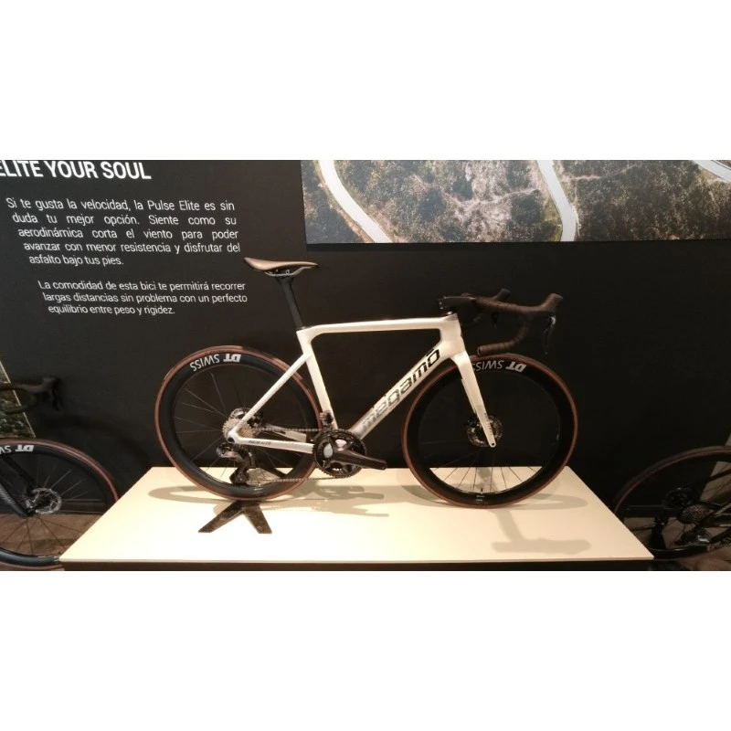 Bici Da Corsa MEGAMO PULSE ELITE AXS 09 Disk In Carbonio SRAM RIVAL AXS 12v Elettronico + Powermeter 6 Bici Da Corsa MEGAMO PULSE ELITE AXS 09 Disk In Carbonio SRAM RIVAL AXS 12v Elettronico + Powermeter - immagine 6